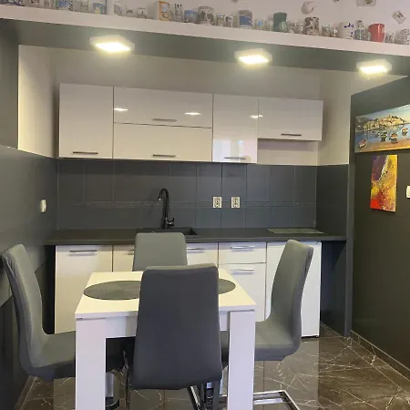 Dama Blizina Amfiteatra I Bus Kolodvora ,besplatan Privatni Parking,self-check- In Apartment *