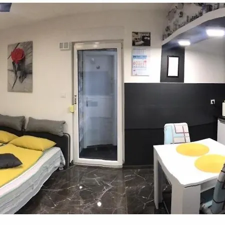 Apartment Dama Blizina Amfiteatra I Bus Kolodvora ,besplatan Privatni Parking,self-check- In