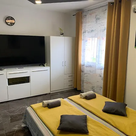 Dama Blizina Amfiteatra I Bus Kolodvora ,besplatan Privatni Parking,self-check- In Appartement *