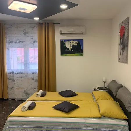 Smjestaj Za Dvije Osobe ,Blizina Amfiteatra I Bus Kolodvora ,Self-Check- In,Parking U Ulici Apartamento