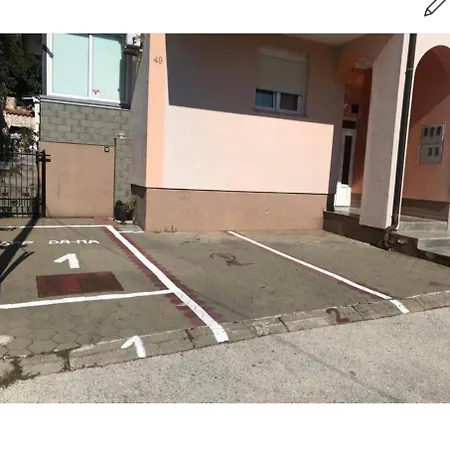 Dama Blizina Amfiteatra I Bus Kolodvora ,besplatan Privatni Parking,self-check- In Appartement