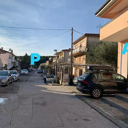 アパート Smjestaj Za Dvije Osobe ,blizina Amfiteatra I Bus Kolodvora ,self-check- In,parking U Ulici プーラ